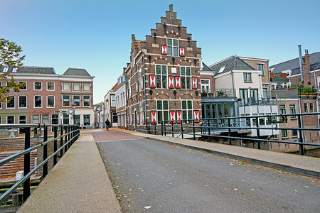 荷兰中世纪小镇戈林赫姆的城市风景