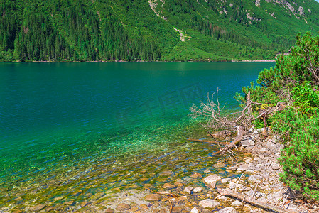 云水纹摄影照片_Ta 美丽干净的山湖 Morskie Oko 的岸边