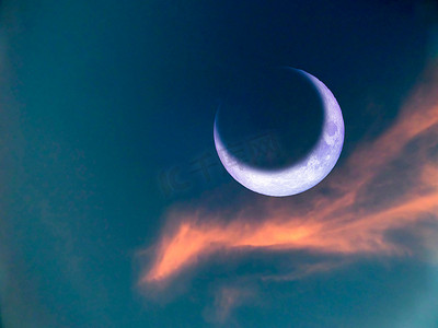 月食是一种罕见的现象，同样是红色的凤凰云