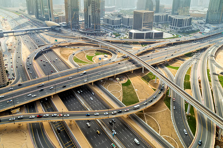 高速公路和桥梁的城市交通