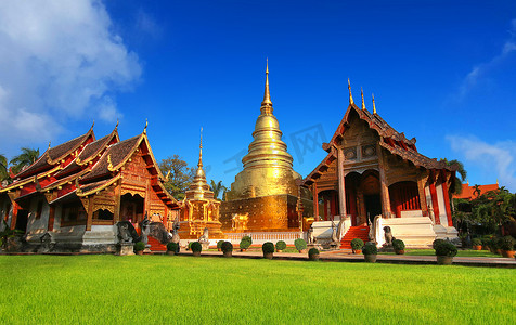 地标摄影照片_泰国清迈的 Wat Phra Singh 寺。