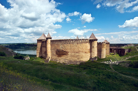 德涅斯特河畔的 Khotyn 城堡。