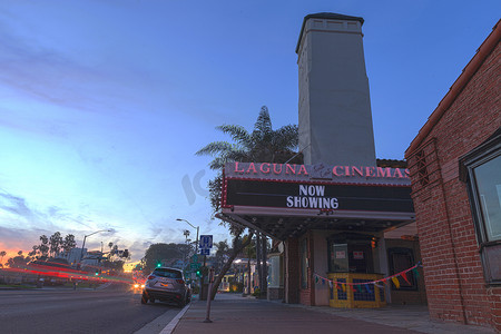 拉古纳电影院于 1922 年开业，2015 年关闭。