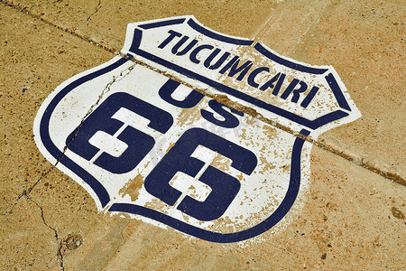 卡里姆摄影照片_新墨西哥州图克姆卡里的 66 号公路标志。
