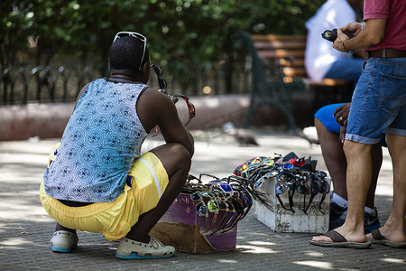 太阳镜街头小贩在卡塔赫纳德印第亚斯