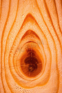 木头上火焰形状的细节