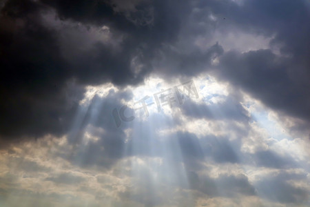 阳光从云到地球，概念上帝保佑，礼物，lu