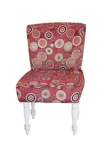 红色复古布艺椅上白色隔离。