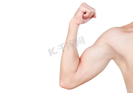 白色背景中突显二头肌的亚洲男子展示手臂，治愈