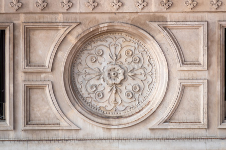 米兰元素摄影照片_意大利米兰大教堂的装饰品