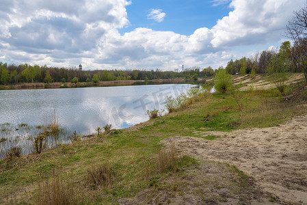 诺维茨基和东契奇摄影照片_索斯诺维茨市和卡托维兹市交界处的 Borki 湖