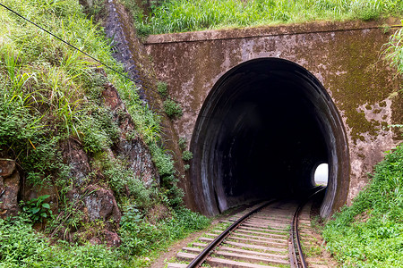 斯里兰卡锡兰高地埃拉铁路轨道隧道