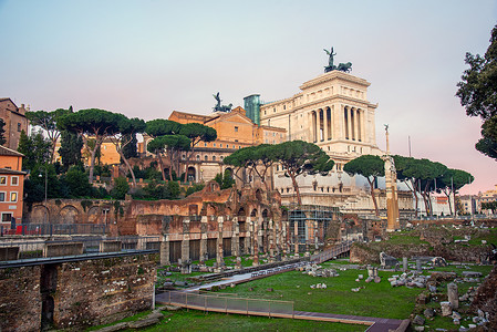 著名的罗马广场遗址和维克多·伊曼纽尔二世国家纪念碑