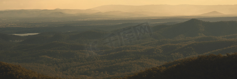 光荣放价摄影照片_从昆士兰州布里斯班附近的光荣山 (Mount Glorious) 查看。