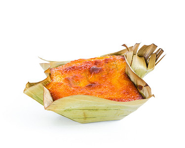工作室在白色的菲律宾美食中拍摄了一种 Bibingka 年糕类型的 kakanin