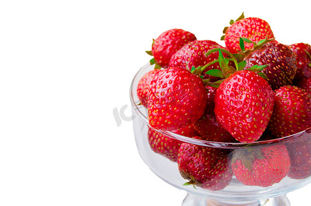带新鲜成熟草莓的玻璃碗、文字空间、复制空间、白色背景中突显的、模型、剪报