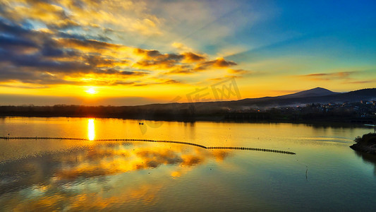 凯尔摄影照片_希腊北部凯尔基尼湖湿地的日出