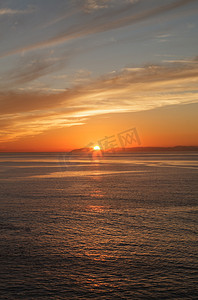 一帆风顺摄影照片_卡塔利娜岛的橙色夕阳