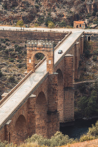西班牙埃斯特雷马杜拉卡塞雷斯省阿尔坎塔拉塔霍河上的罗马桥