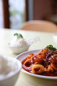 韩式辣白菜拌饭摄影照片_韩式海鲜饭