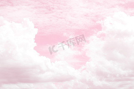 模糊清晰摄影照片_模糊的天空柔和的粉红色模糊的天空柔和的粉红色云彩，模糊的天空柔和的粉红色柔和的背景，爱情人节背景，粉红色的天空清晰柔和的柔和的背景，粉红色柔和的模糊天空壁纸云，模糊的天空柔和的粉红色柔和的背景