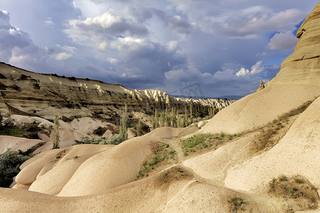 土壤的形成摄影照片_卡帕多奇亚的蜂蜜山和红谷