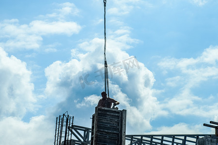 建造建筑的过程。