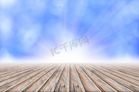 浅蓝摄影照片_木地板，浅蓝色散景背景与光束