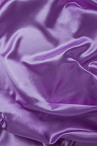 光滑布料摄影照片_光滑优雅的紫色丝绸可以用作婚礼背景。