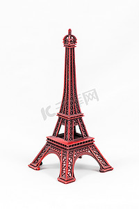 红色埃菲尔铁塔模型，在白色背景下被隔离