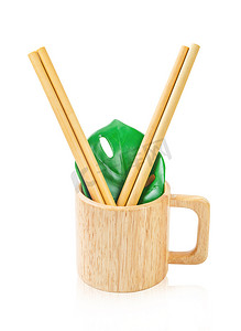 生态竹吸管和木玻璃。