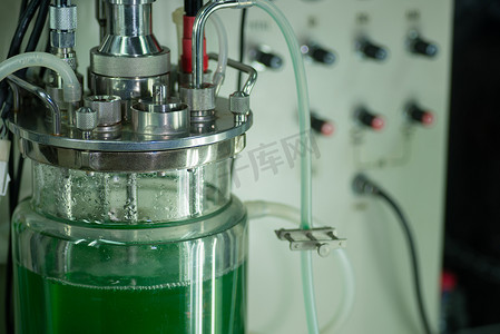 实验室用带管的玻璃烧杯装置