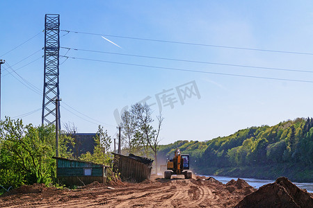 建设维捷布斯克水电站。