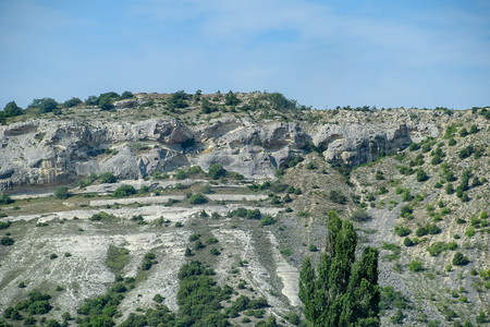 石灰岩悬崖与材料样本，岩石中的石灰岩侵蚀。