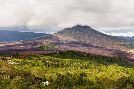 巴图尔摄影照片_巴图尔火山，从金塔马尼的全景视图。