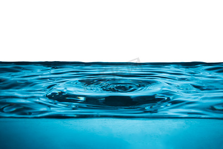水面上的水滴、蓝色波浪和气泡背景。