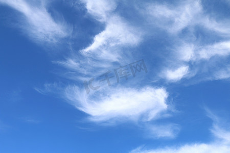 天空，晴朗的天空软云，天蓝色背景，天空视图