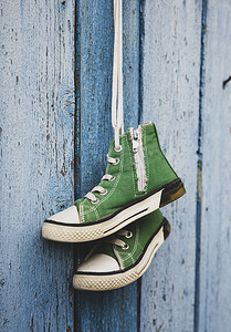 绿色经典摄影照片_双旧纺织儿童绿色经典运动鞋