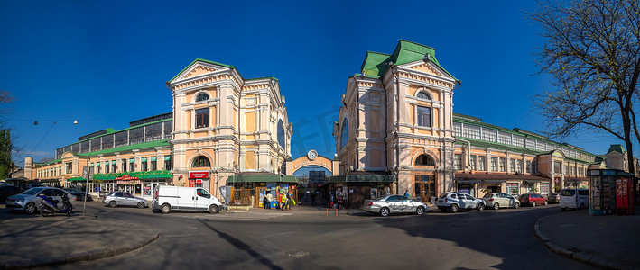 春天集市摄影照片_乌克兰敖德萨新集市的旧历史建筑