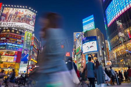 日本东京涩谷十字路口的行人