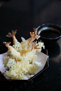 虾筷子摄影照片_日式天妇罗炸虾