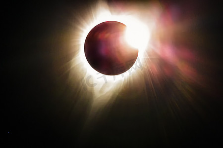 2017 年 8 月从美国俄勒冈州看到的日食