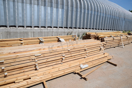 木板被建造成存放在施工现场。