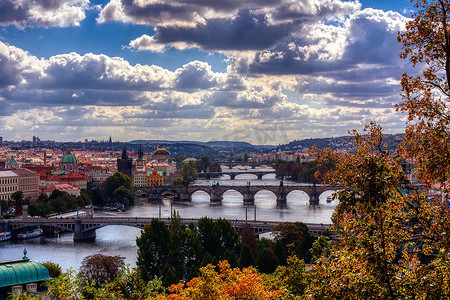 查尔斯桥，Karluv 大多数，布拉格在日出的冬天，捷克共和国。