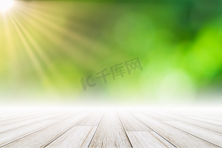木地板场景背景绿色散景与太阳光