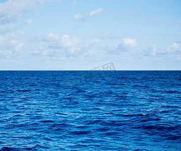 天空摄影照片_大海和天空