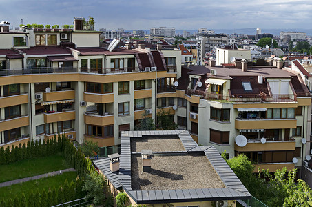 保加利亚首都索非亚新住宅区的绿色花园和休闲场所