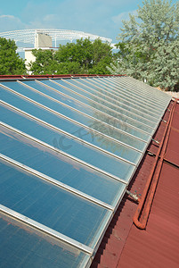 屋顶上的太阳能系统