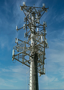 尼斯天空的手机信号塔
