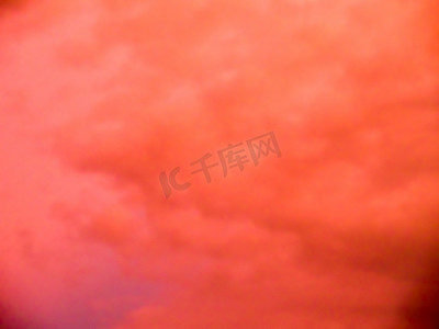 暮色云和天空的实际抽象红色
